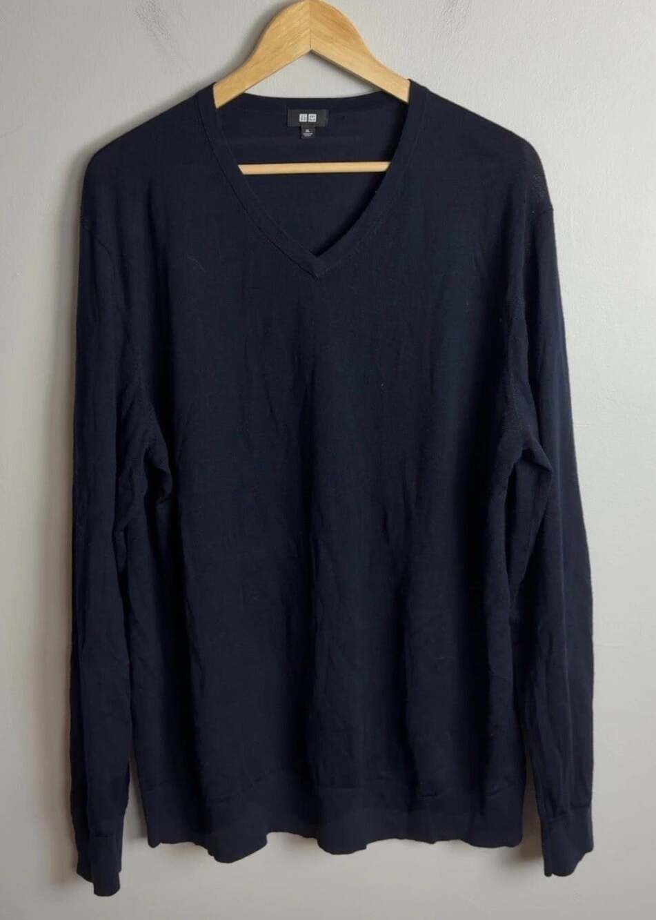 UNIQLO Navy Blue V-Neck Sweater 100% Wool Long Sleeve Size XL Men’s